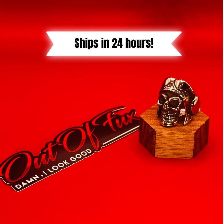 Mens motorcycle stainless steel chunky large ring perfect for motorcycle enthusiasts and riders perfect gift for dad or gift for boyfriend, stylized in club style, antique finish, skull with aviator goggles and helmet, gift for pilot