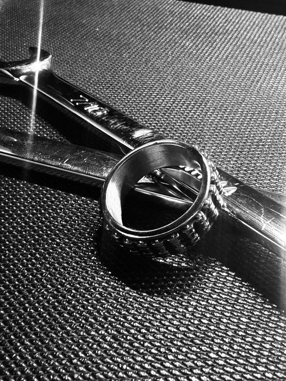 Titanium Chain Link Biker Ring for Men – Durable Tarnish-Free Harley Davidson Style Guys Rings, Dads Gift